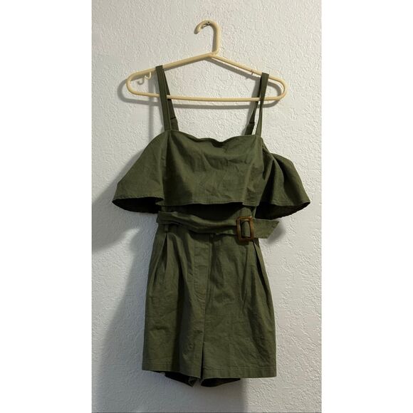 &merci Pants - &merci green belted shorts romper sz Large safari jungle